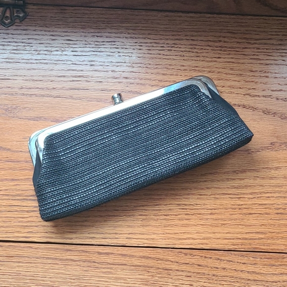 Handbags - 💚 3 for $10: Black woven clutch